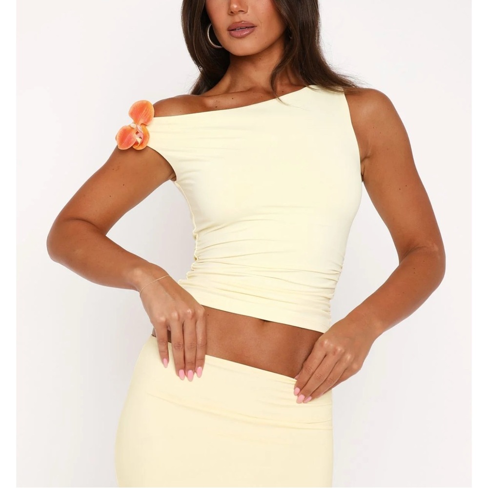 White Fox Be The Vibe Hibiscus Top in Lemon